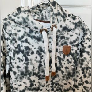 Wanakome Hoodie size: Large